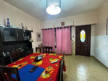 Casa con Departamento en venta en Loma Hermosa
