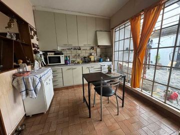 Casa con Departamento en venta en Loma Hermosa