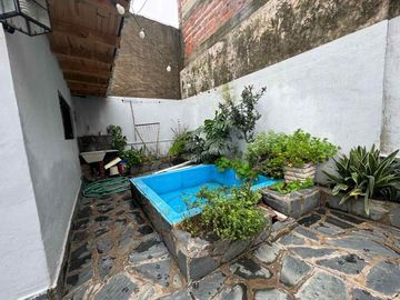 Casa con Departamento en venta en Loma Hermosa