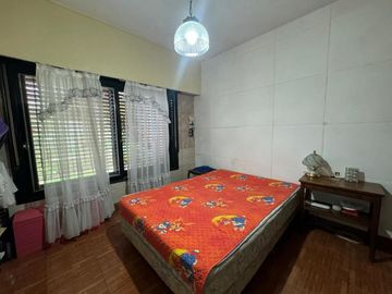 Casa con Departamento en venta en Loma Hermosa