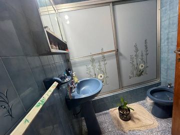Casa con Departamento en venta en Loma Hermosa