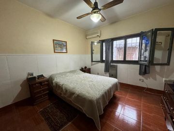 Casa con Departamento en venta en Loma Hermosa
