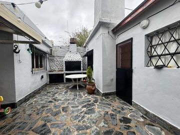 Casa con Departamento en venta en Loma Hermosa