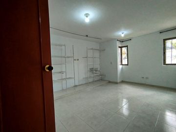 apartamento en arriendo en el troncal. Cod A122772