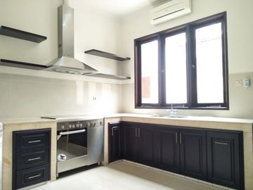 Disewakan Rumah Private Pool di Bangka Jakarta Selatan