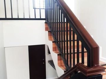 2 Storey House for SALE with 5 Bedroom in Pandan Angeles City Near Marquee Mall