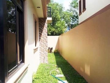 2 Storey House for SALE with 5 Bedroom in Pandan Angeles City Near Marquee Mall