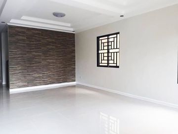 2 Storey House for SALE with 5 Bedroom in Pandan Angeles City Near Marquee Mall