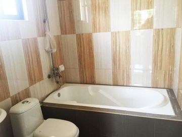 2 Storey House for SALE with 5 Bedroom in Pandan Angeles City Near Marquee Mall