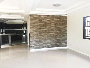 2 Storey House for SALE with 5 Bedroom in Pandan Angeles City Near Marquee Mall