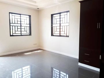 2 Storey House for SALE with 5 Bedroom in Pandan Angeles City Near Marquee Mall