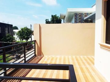 2 Storey House for SALE with 5 Bedroom in Pandan Angeles City Near Marquee Mall