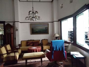 Rumah tinggal lokasi trunojoyo dekat riau, dago bandung