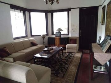 Rumah tinggal lokasi trunojoyo dekat riau, dago bandung