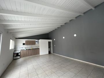 Departamento de dos ambientes al contrafrente a la venta en Wilde