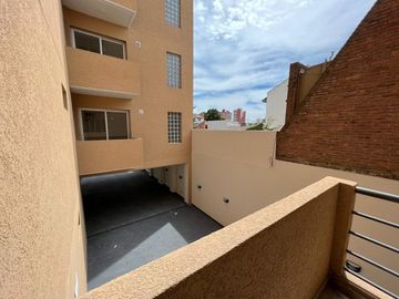 Departamento de dos ambientes al contrafrente a la venta en Wilde