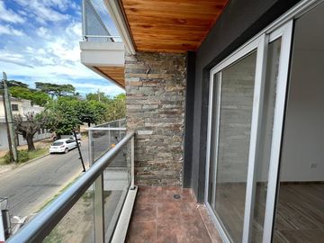 Departamento de dos ambientes al contrafrente a la venta en Wilde