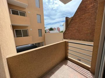 Departamento de dos ambientes al contrafrente a la venta en Wilde