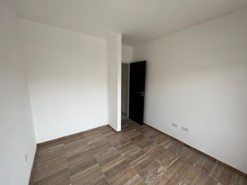 Departamento de dos ambientes al contrafrente a la venta en Wilde