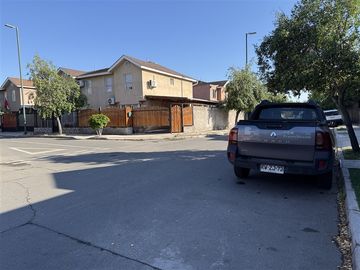 Venta de 3D en Valle Lo Campino con acceso controlado
