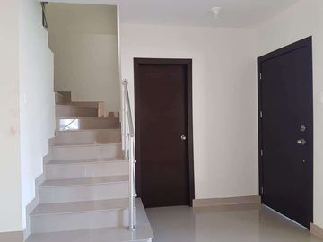 Venta de hermosa casa en urbanización