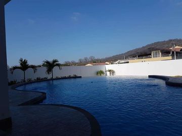 Venta de hermosa casa en urbanización