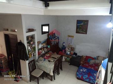 Rumah 2 lantai siap huni berada di jln utama sarimanis Sarijadi Bandung