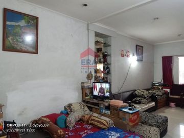Rumah 2 lantai siap huni berada di jln utama sarimanis Sarijadi Bandung