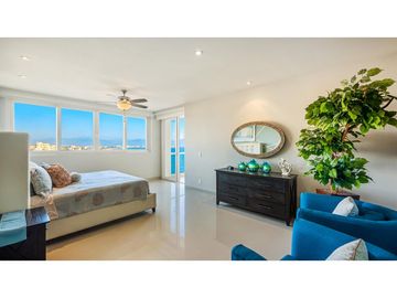 Departamento en Venta en Puerto Vallarta, 3 Recámara, 4.5 Baños