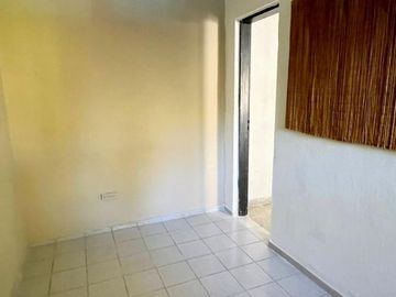 Casa de 4 AMBIENTES y Chalet de 3 AMBIENTES ubicados a 250 metros de la estación .