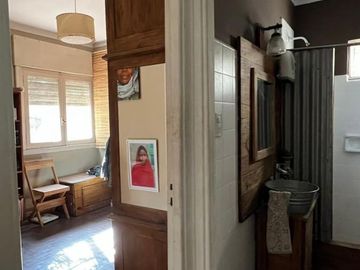 Casa de 4 AMBIENTES y Chalet de 3 AMBIENTES ubicados a 250 metros de la estación .