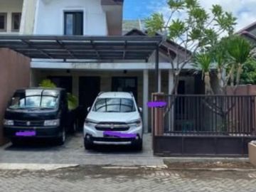 Rumah Minimalis Row 3 Mobil di Manyar, Tengah Kota