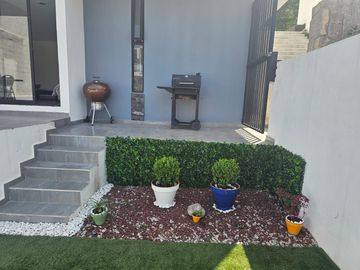 VENTA CASA SEMIAMUEBLADA EN MONTERRA