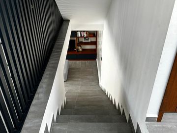 VENTA CASA SEMIAMUEBLADA EN MONTERRA