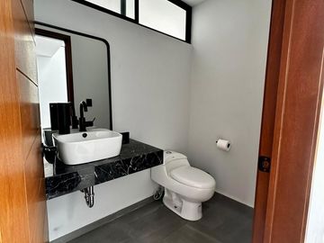 VENTA CASA SEMIAMUEBLADA EN MONTERRA