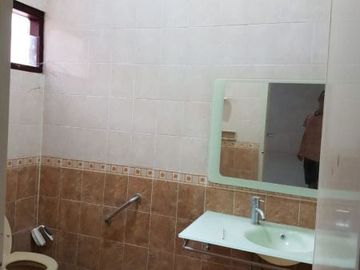Rumah Babatan Pantai Utara Semi Furnish hadap utara