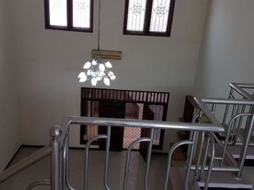 Rumah Babatan Pantai Utara Semi Furnish hadap utara