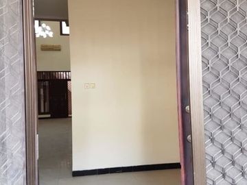 Rumah Babatan Pantai Utara Semi Furnish hadap utara