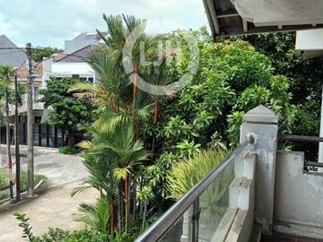 Rumah Posisi Hoek di Janur Indah, Kelapa Gading, Jakata Utara
