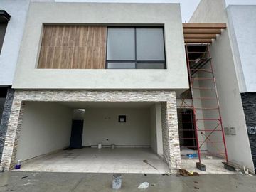 CASA EN VENTA CARRETERA NACIONAL A ESTRENAR