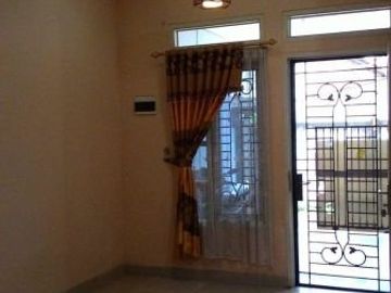 Rumah Karang Tengah Ciledug Strategis Dan Siap Huni