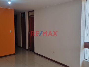 ¡Descubre tu nuevo hogar en Chiclayo! 🏡✨

Te presentamos este acogedor departamento flat, ideal para quienes buscan comodidad y practicidad en una e