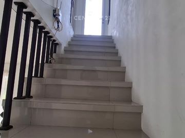 Rumah Dijual Siap Huni  Cluster Lavesh Harapan Indah 2 Bekasi
