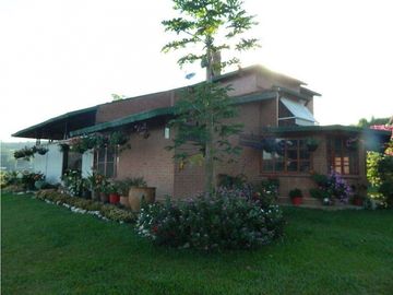HERMOSA CASA CAMPESTRE EN EL KILOMETRO 32 BORRERO AYERBE VALLE DEL CAUCA