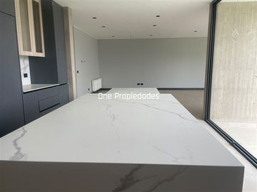 Casa en arriendo de 5 dorm. en Lo Barnechea