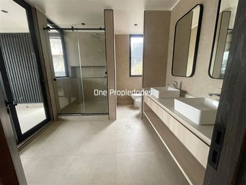 Casa en arriendo de 5 dorm. en Lo Barnechea