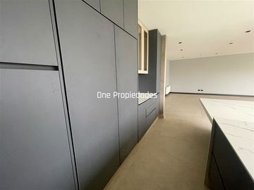 Casa en arriendo de 5 dorm. en Lo Barnechea
