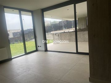 Casa en arriendo de 5 dorm. en Lo Barnechea