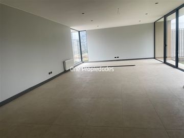 Casa en arriendo de 5 dorm. en Lo Barnechea