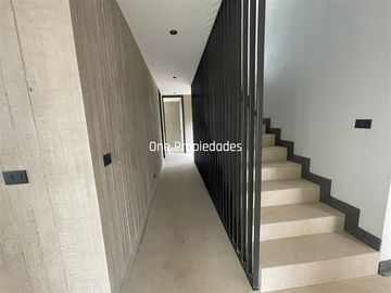 Casa en arriendo de 5 dorm. en Lo Barnechea